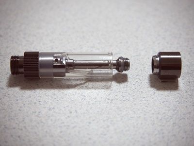 吸引口を取り外したエミリミニプラスのアトマイザー