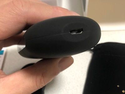 EFOS E1の充電ケーブル差し込み口